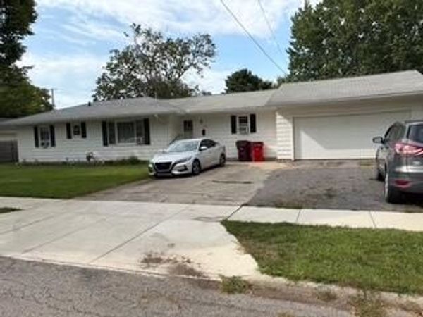 426 W Montford Avenue, Ada, OH 45810