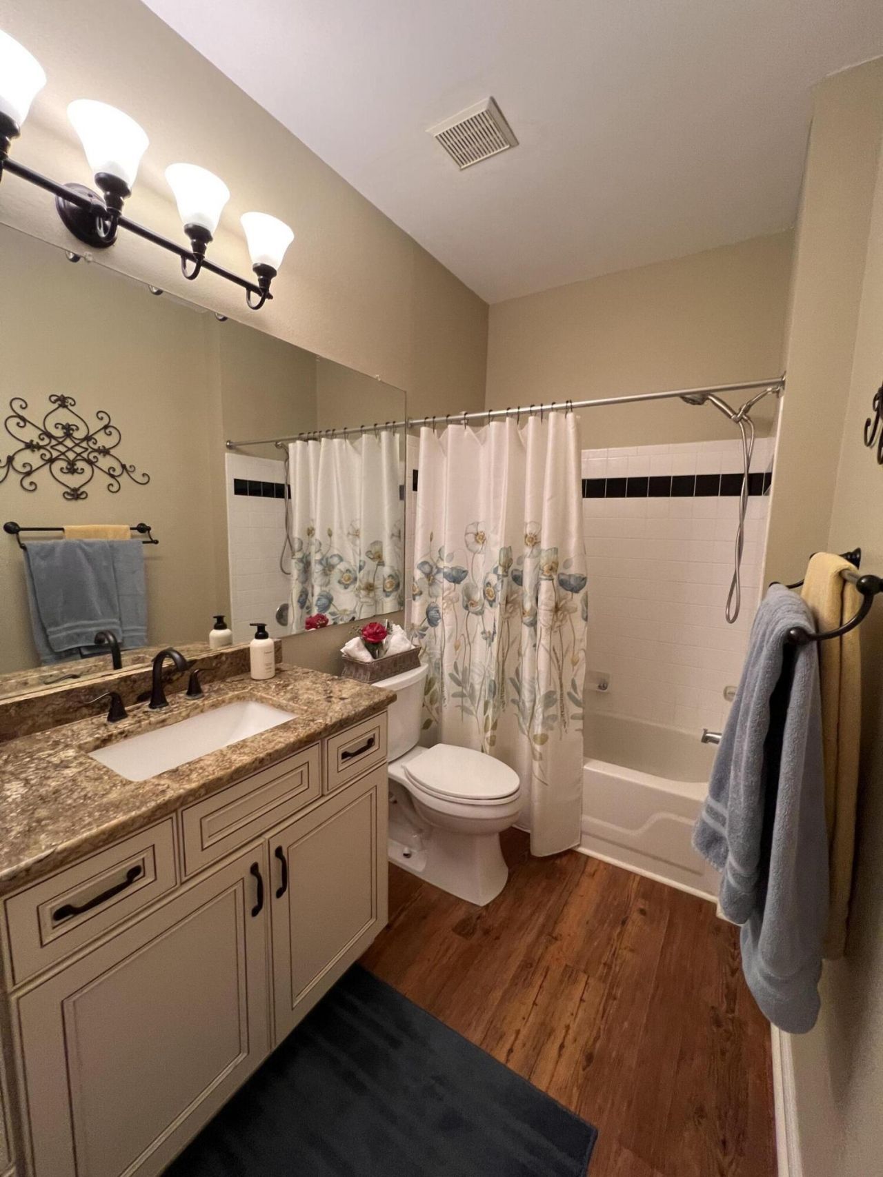 1015 Rosewood Lane Photo 22