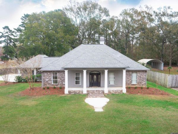 13208 Bridlewood Dr, Greenwell Springs, LA 70739