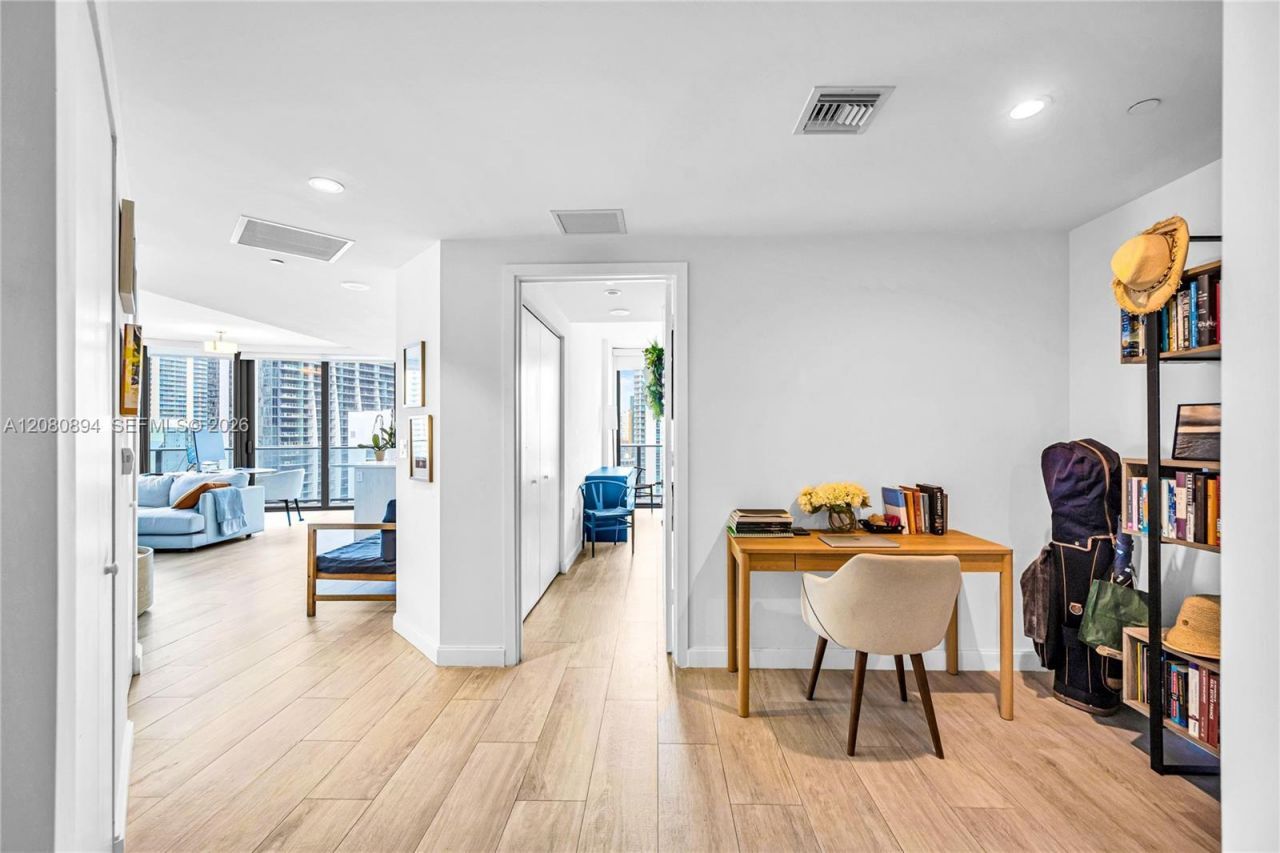 45 SW 9th St , Unit 2103, Miami, FL 33130 Photo