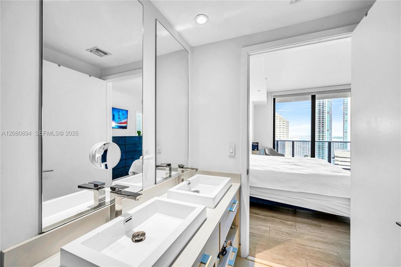 45 SW 9th St , Unit 2103, Miami, FL 33130 Photo