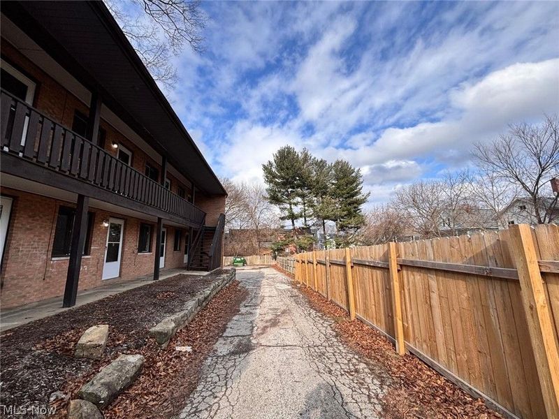 519 Crosby Street, Akron, OH 44302 Photo 3