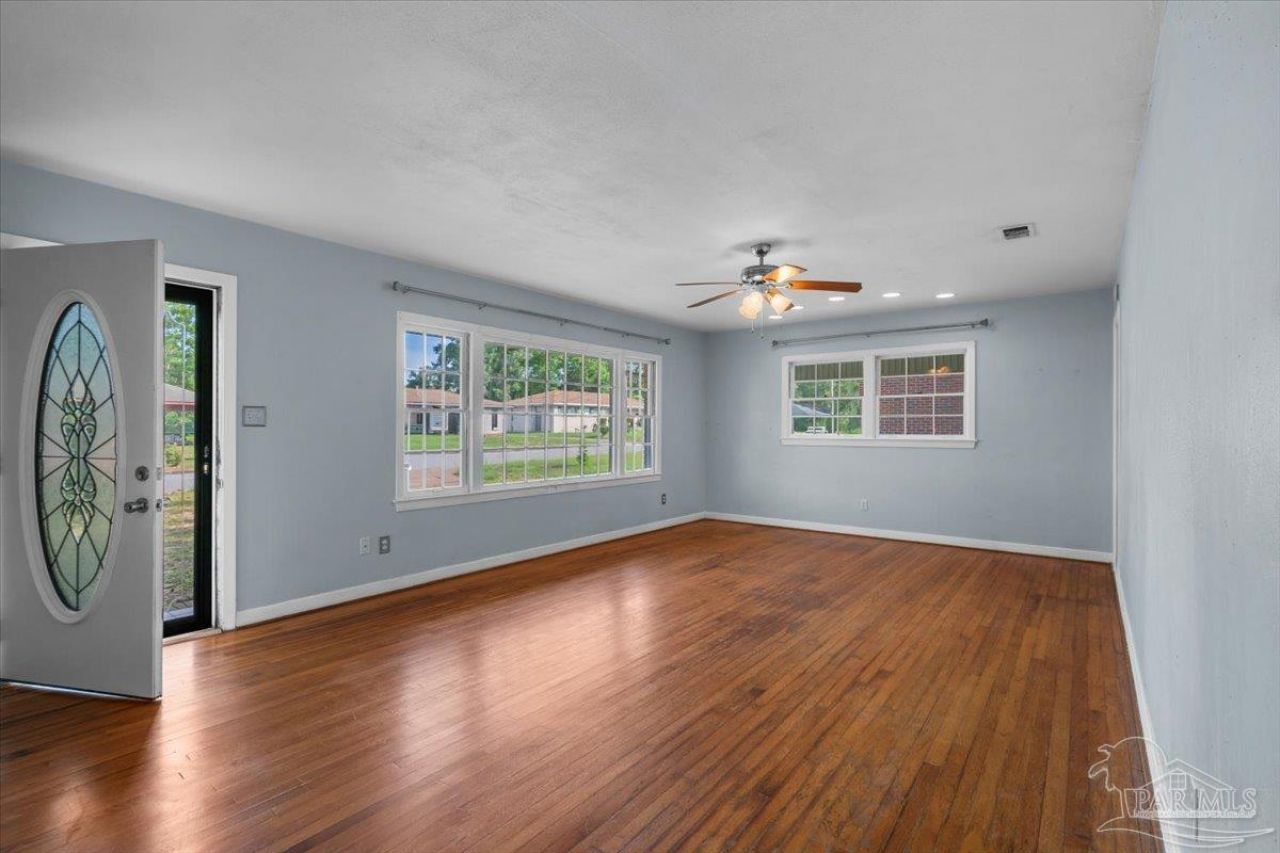 721 Gentian Dr, Pensacola, FL 32503 Main Photo