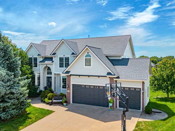 15236 Prairie Avenue, Urbandale, IA 50323