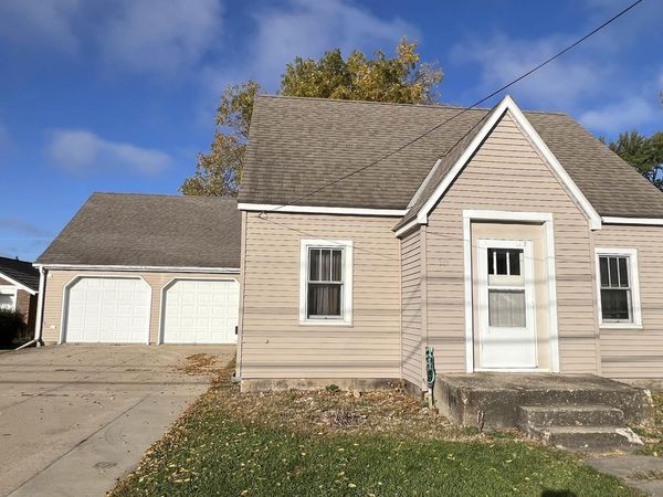 319 S Linn Avenue, New Hampton, IA 50659