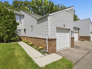 735 Claire Pointe Circle , St Clair Shores, Mi 48081