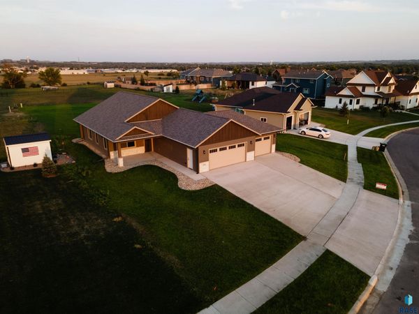 1108 N Slate Ave, Brandon, SD 57005