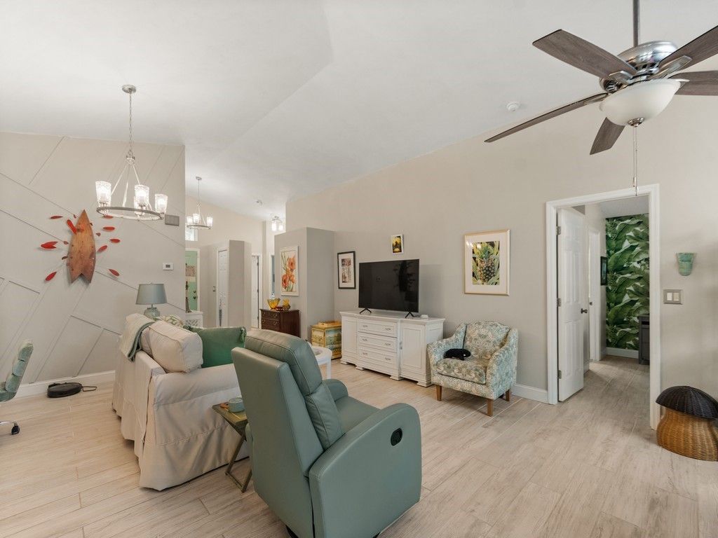 1007 E 13th Square, Vero Beach, FL 32960 Photo