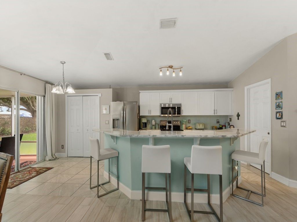 1007 E 13th Square, Vero Beach, FL 32960 Photo