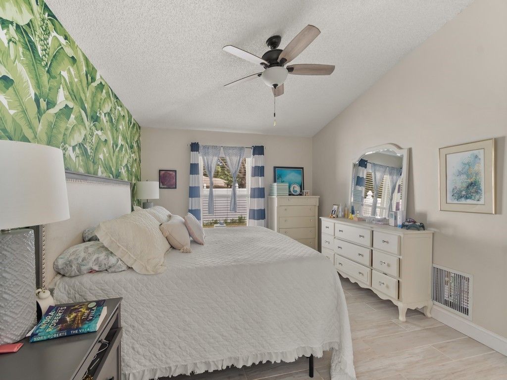 1007 E 13th Square, Vero Beach, FL 32960 Photo