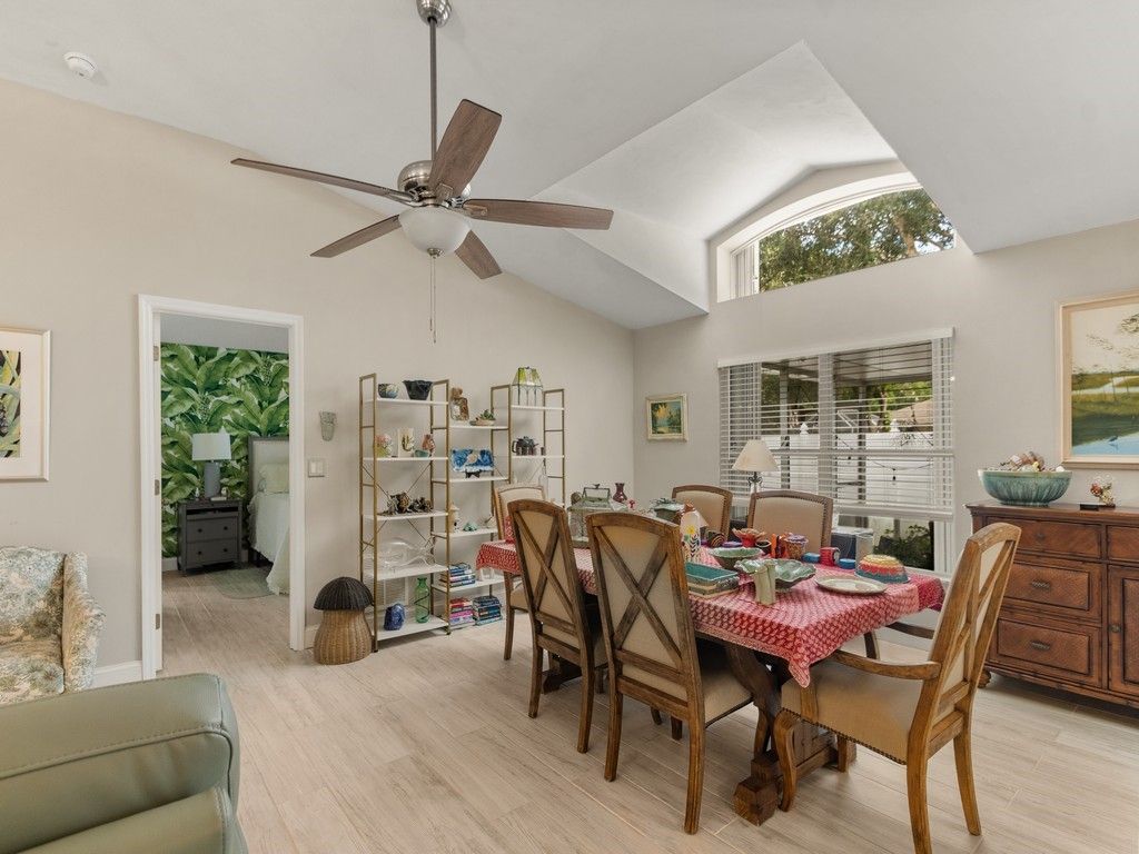 1007 E 13th Square, Vero Beach, FL 32960 Photo