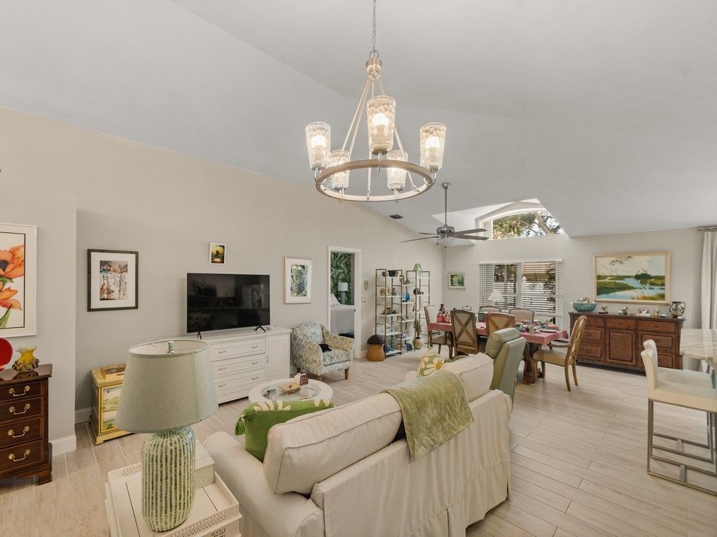 1007 E 13th Square, Vero Beach, FL 32960 Photo