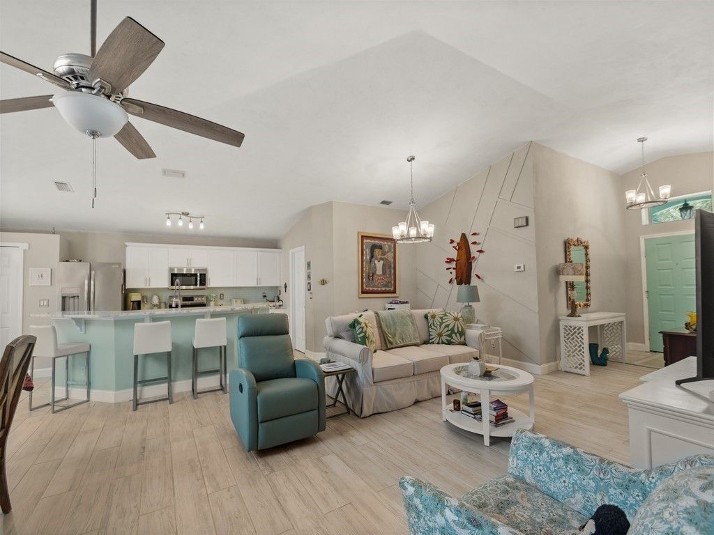 1007 E 13th Square, Vero Beach, FL 32960 Photo