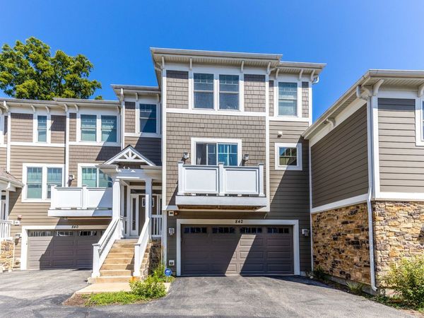 842 Chestnut Street , Unit 842, Deerfield, IL 60015