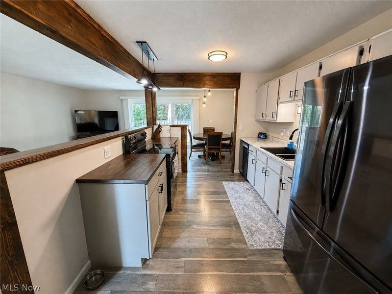 9274 Willow Lane, Olmsted Falls, OH 44138 Photo 3