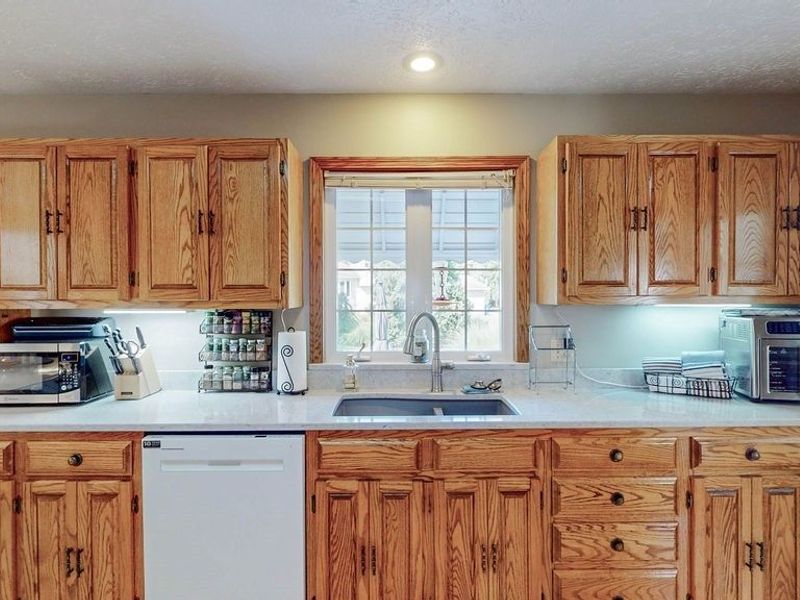 1067 Mohawk Trail SW, Hartville, OH 44632 Photo 14
