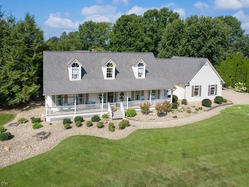 1067 Mohawk Trail SW, Hartville, OH 44632 Photo 2