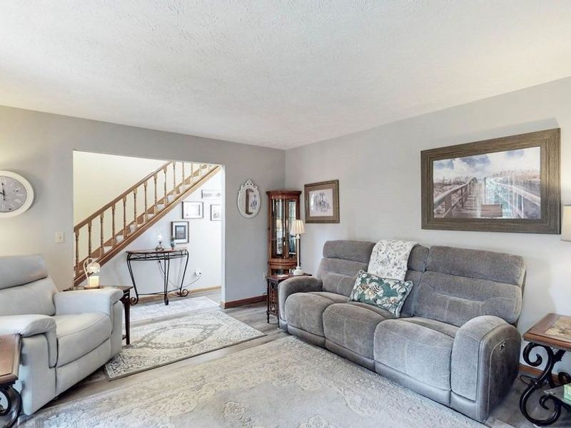 1067 Mohawk Trail SW, Hartville, OH 44632 Photo 8