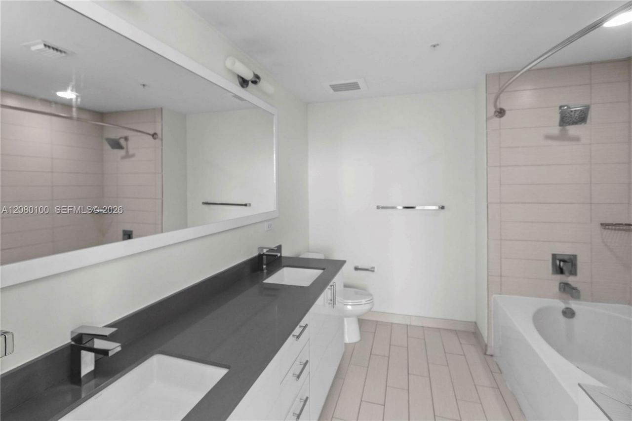 999 SW 1st Ave , Unit 3202, Miami, FL 33130 Photo