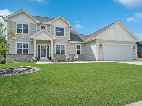 1391 Bluestem Trl, Oconomowoc, WI 53066