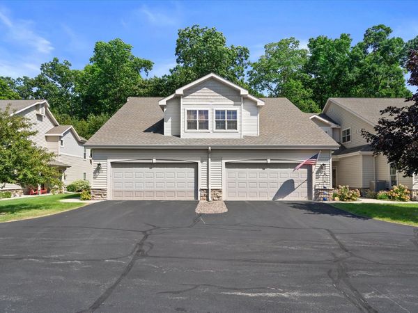 572 Cedar Bluffs Way, Slinger, WI 53086