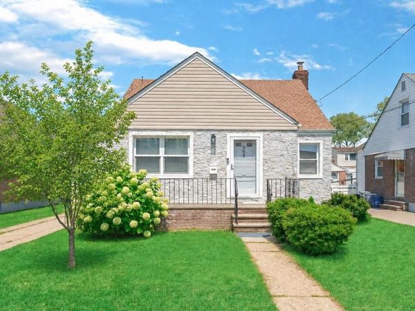 35 79th Avenue , New Hyde Park, NY 11040
