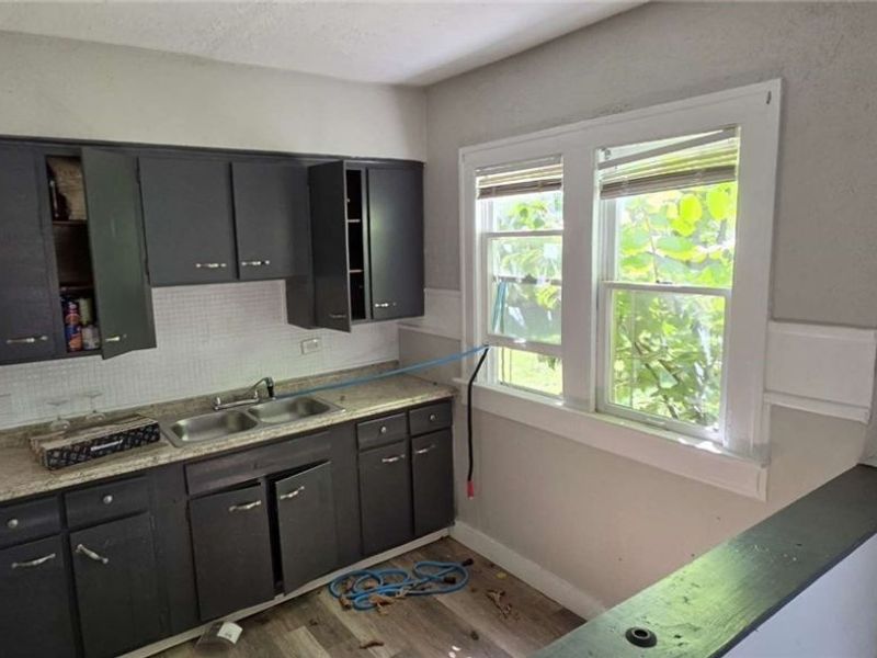 18024 Olympia Road, Cleveland, OH 44112 Photo 4
