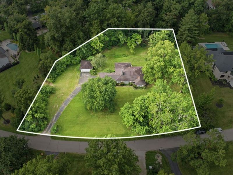 7405 Brill Road, Indian Hill, OH 45243 Photo 2