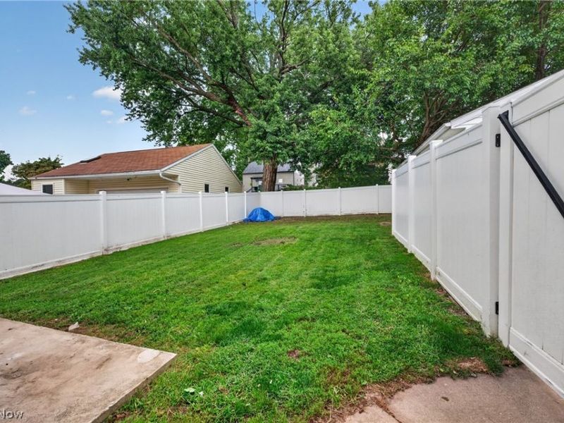 309 E Baird Avenue, Barberton, OH 44203 Photo 5
