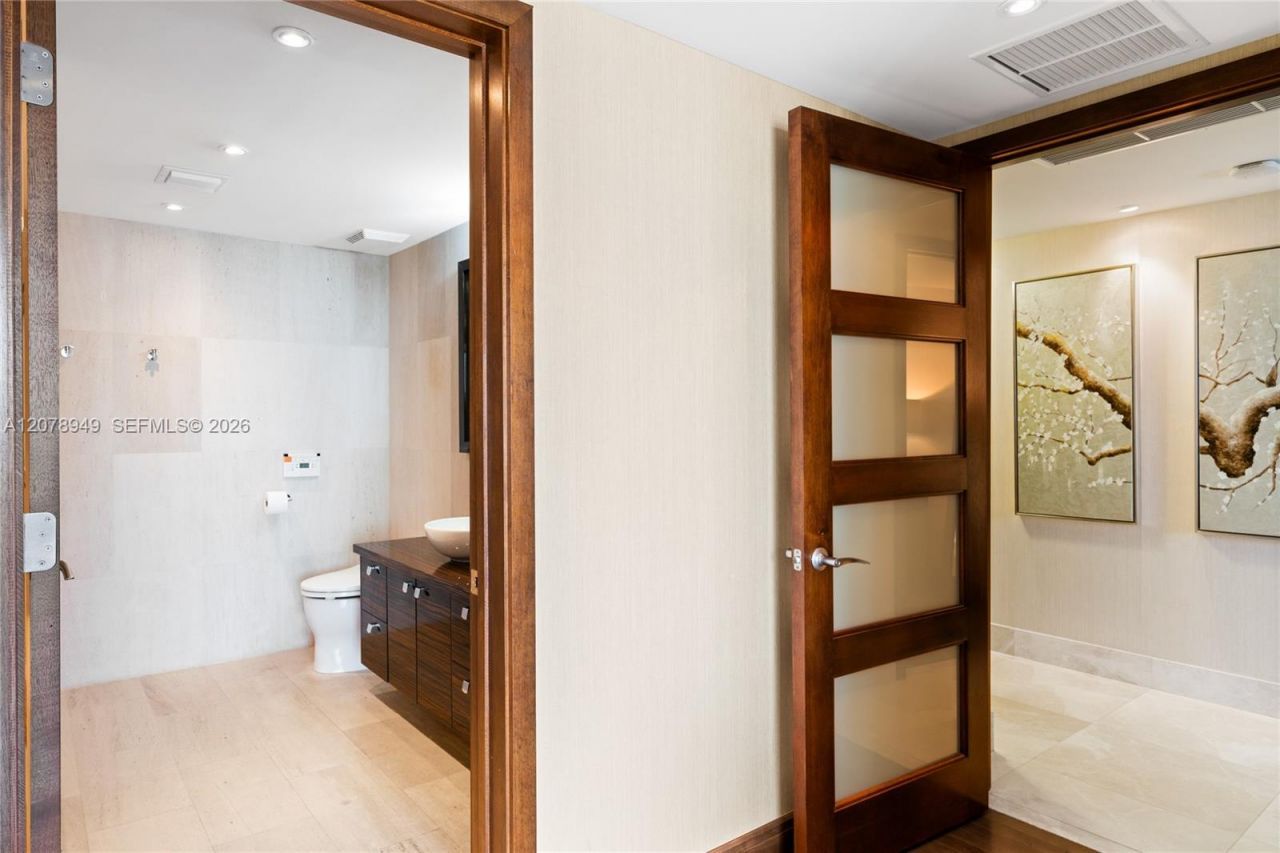 5875 Collins Ave, Unit 1902, Miami Beach, FL 33140 Photo