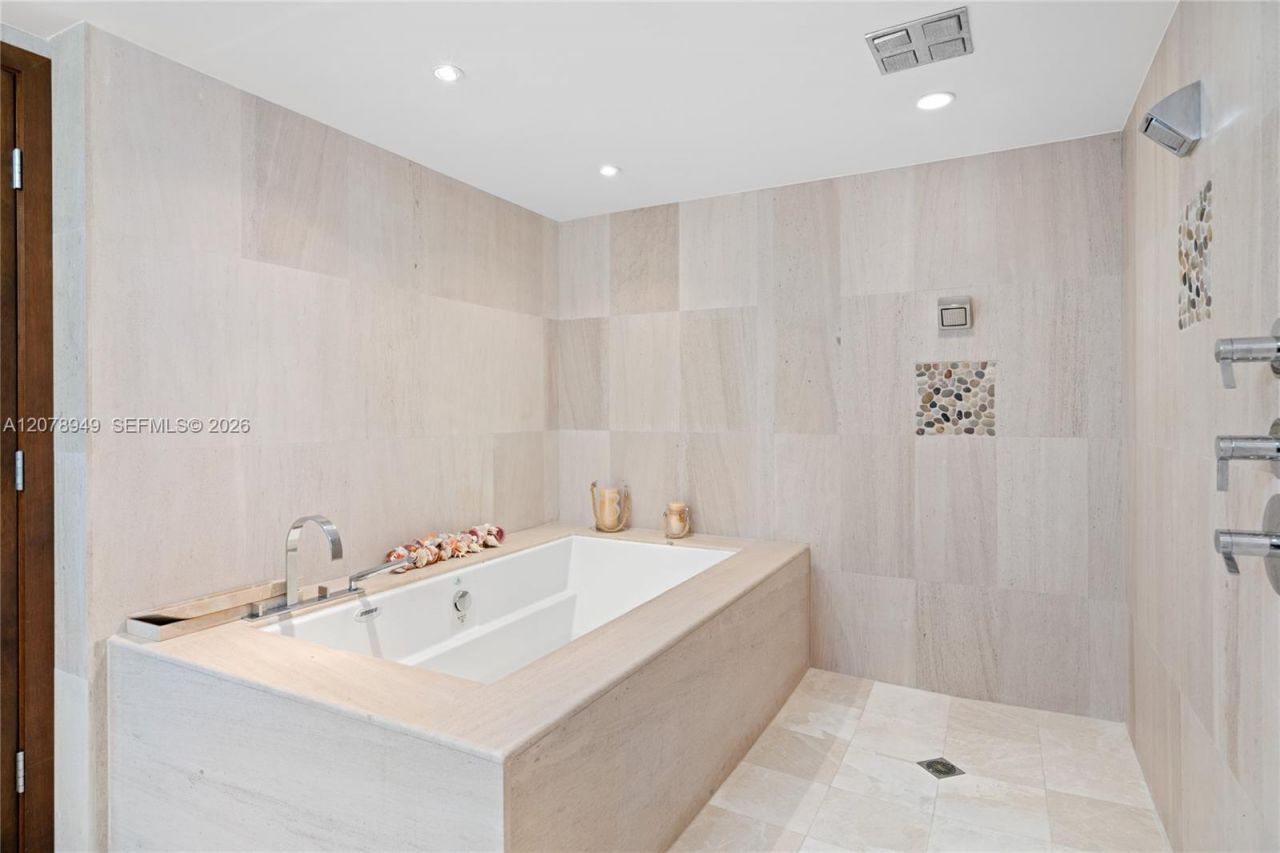 5875 Collins Ave, Unit 1902, Miami Beach, FL 33140 Photo