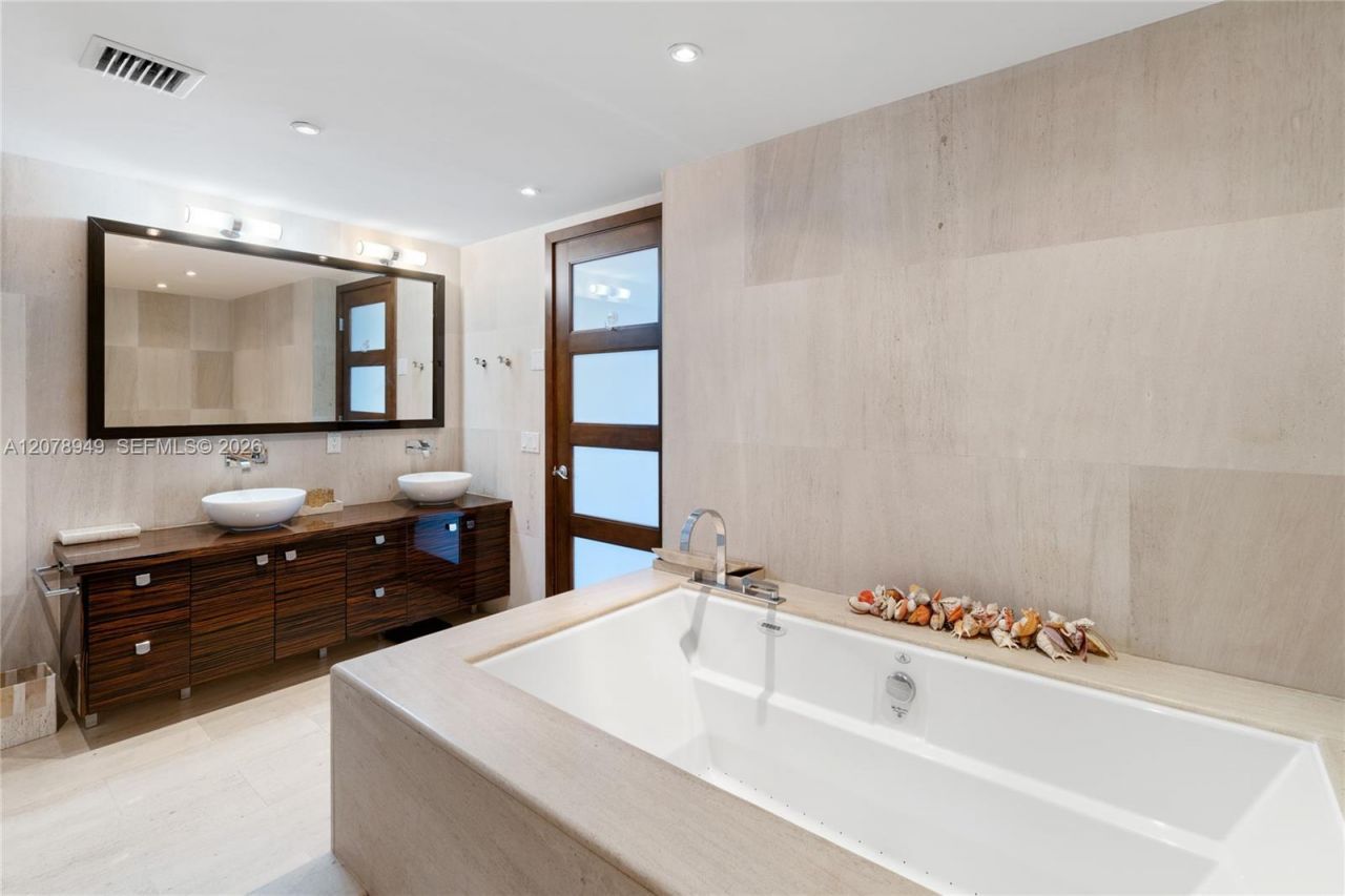 5875 Collins Ave, Unit 1902, Miami Beach, FL 33140 Photo