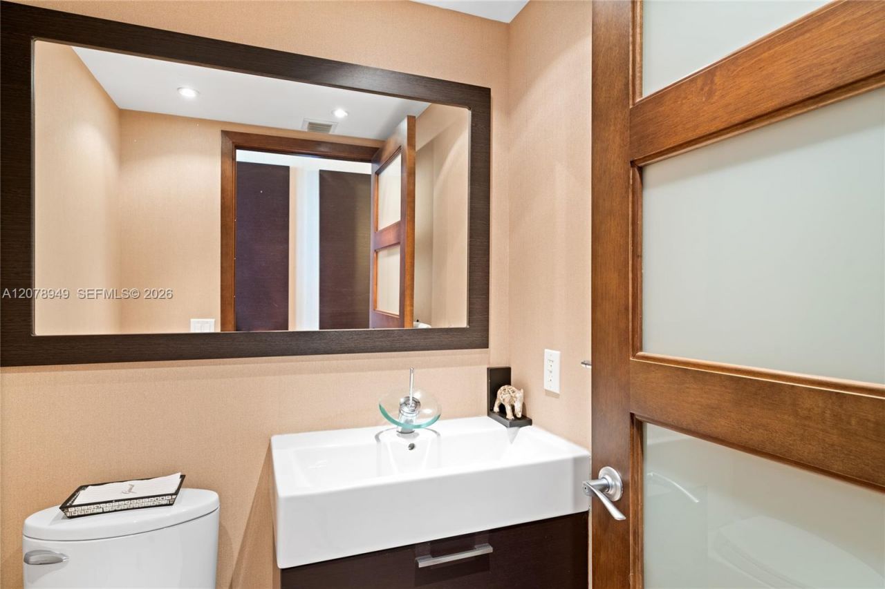 5875 Collins Ave, Unit 1902, Miami Beach, FL 33140 Photo