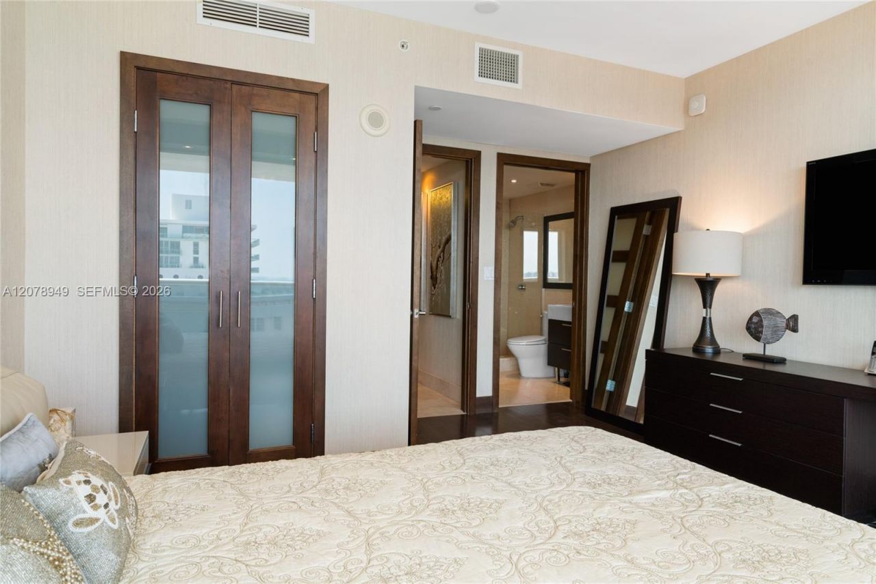 5875 Collins Ave, Unit 1902, Miami Beach, FL 33140 Photo