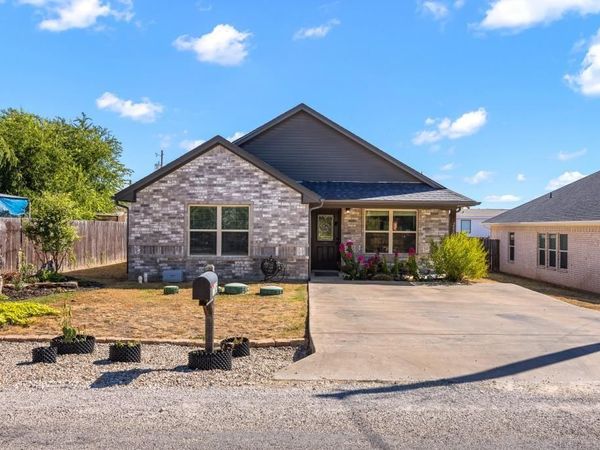 2605 Dove Trail, Granbury, TX 76048