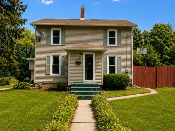 810 Hemlock Avenue , Dixon, IL 61021