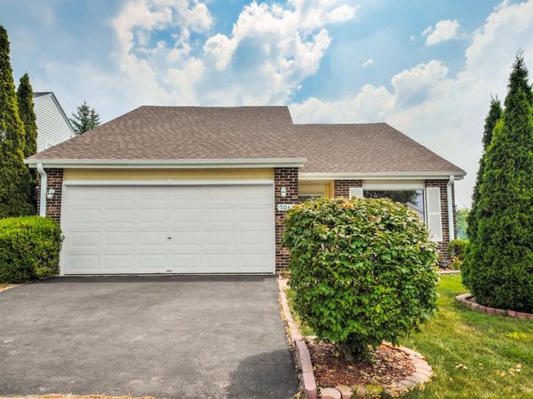 7061 Yorkshire Drive , Woodridge, IL 60517