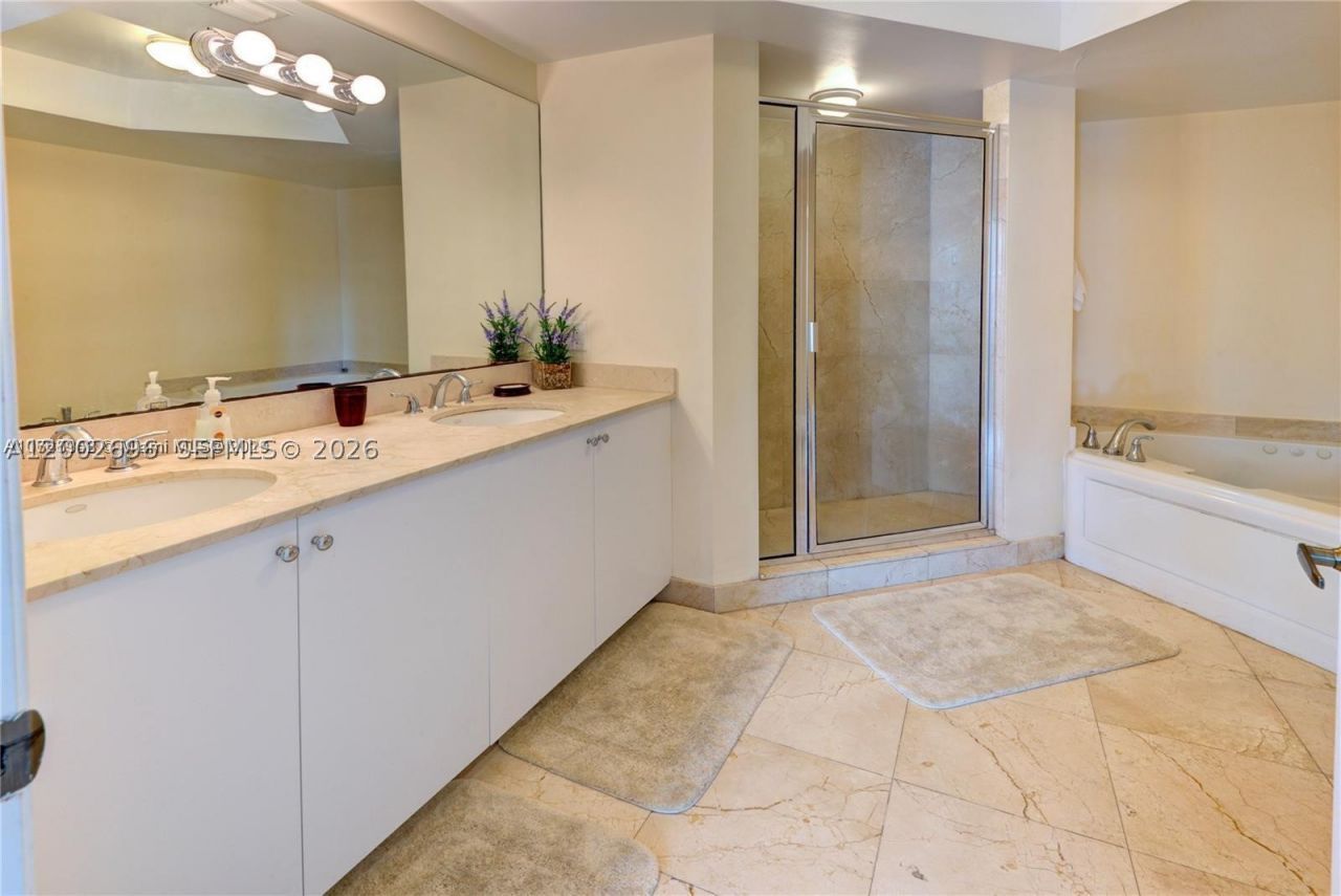 17555 Atlantic , Unit 902, Sunny Isles Beach, FL 33160 Photo