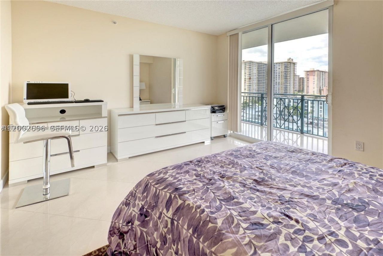 17555 Atlantic , Unit 902, Sunny Isles Beach, FL 33160 Photo