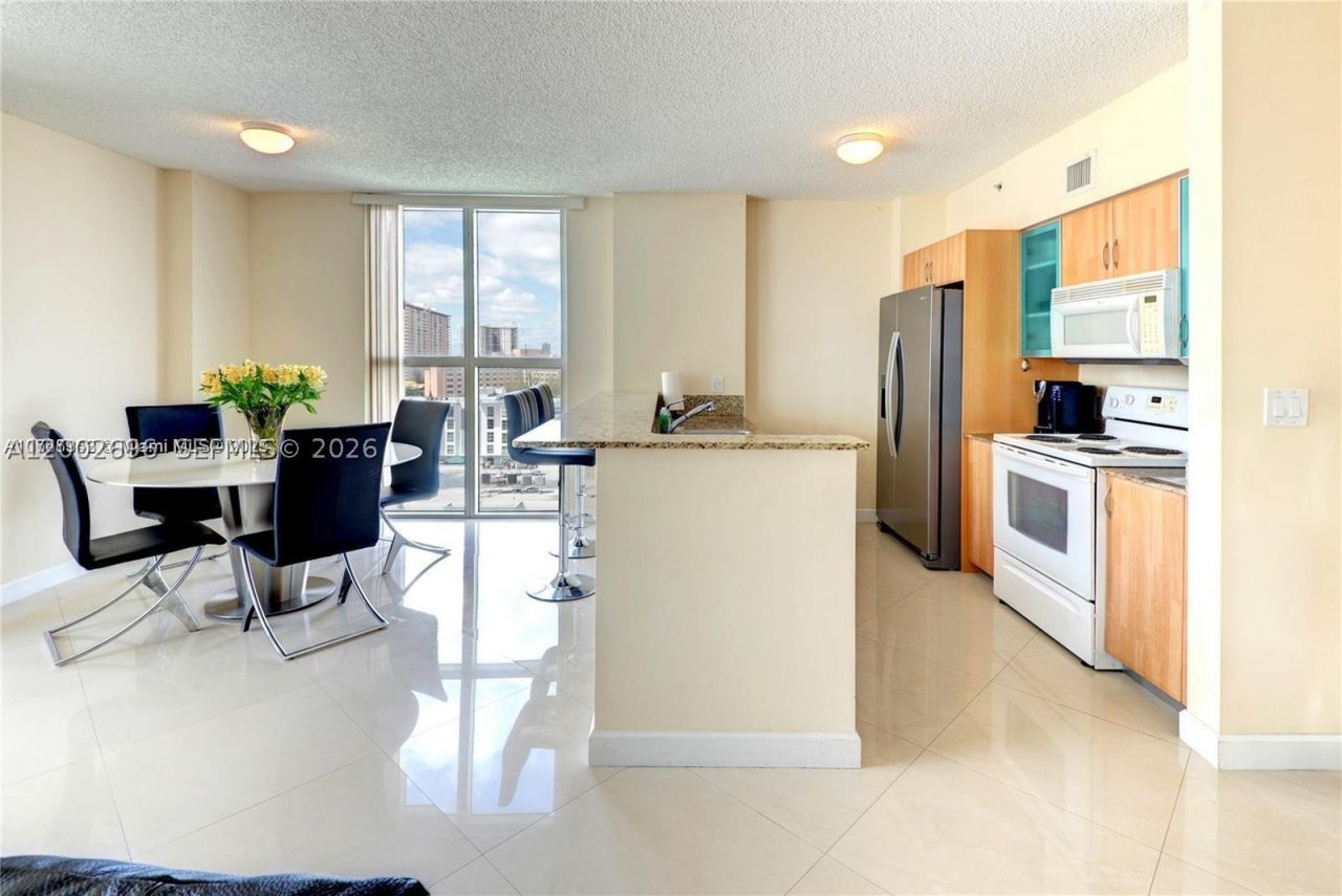 17555 Atlantic , Unit 902, Sunny Isles Beach, FL 33160 Photo