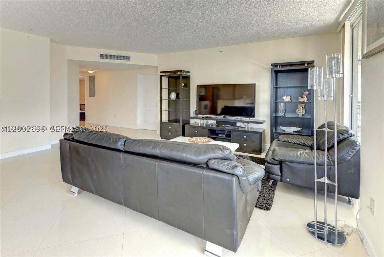 17555 Atlantic , Unit 902, Sunny Isles Beach, FL 33160 Photo