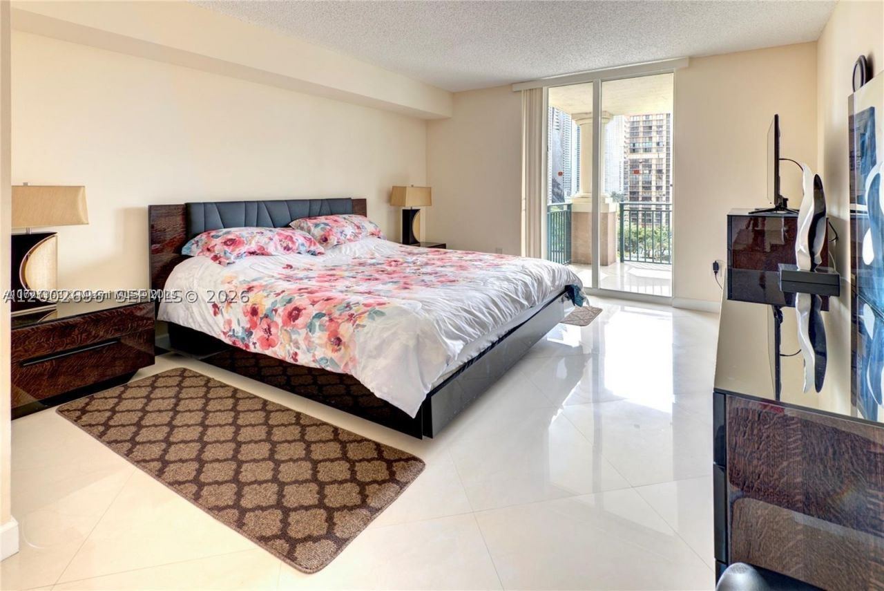 17555 Atlantic , Unit 902, Sunny Isles Beach, FL 33160 Photo
