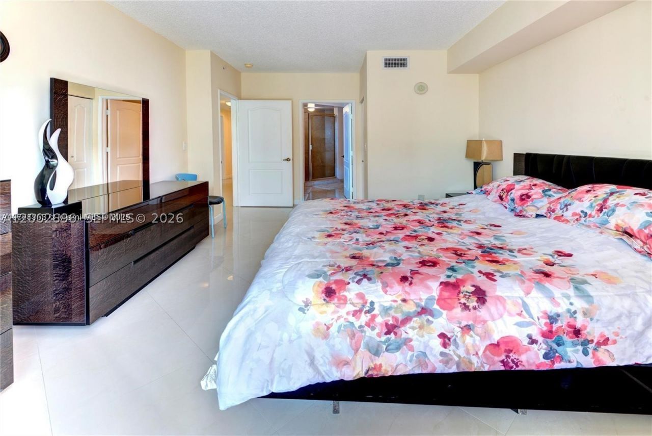 17555 Atlantic , Unit 902, Sunny Isles Beach, FL 33160 Photo