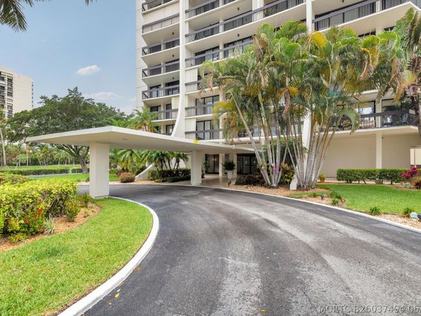 2000 Presidential Way , Unit 206, West Palm Beach, FL 33401