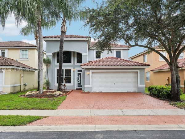2162 NW 77th , Pembroke Pines, FL 33024