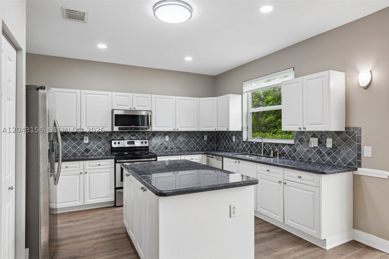 2162 NW 77th , Pembroke Pines, FL 33024 Photo