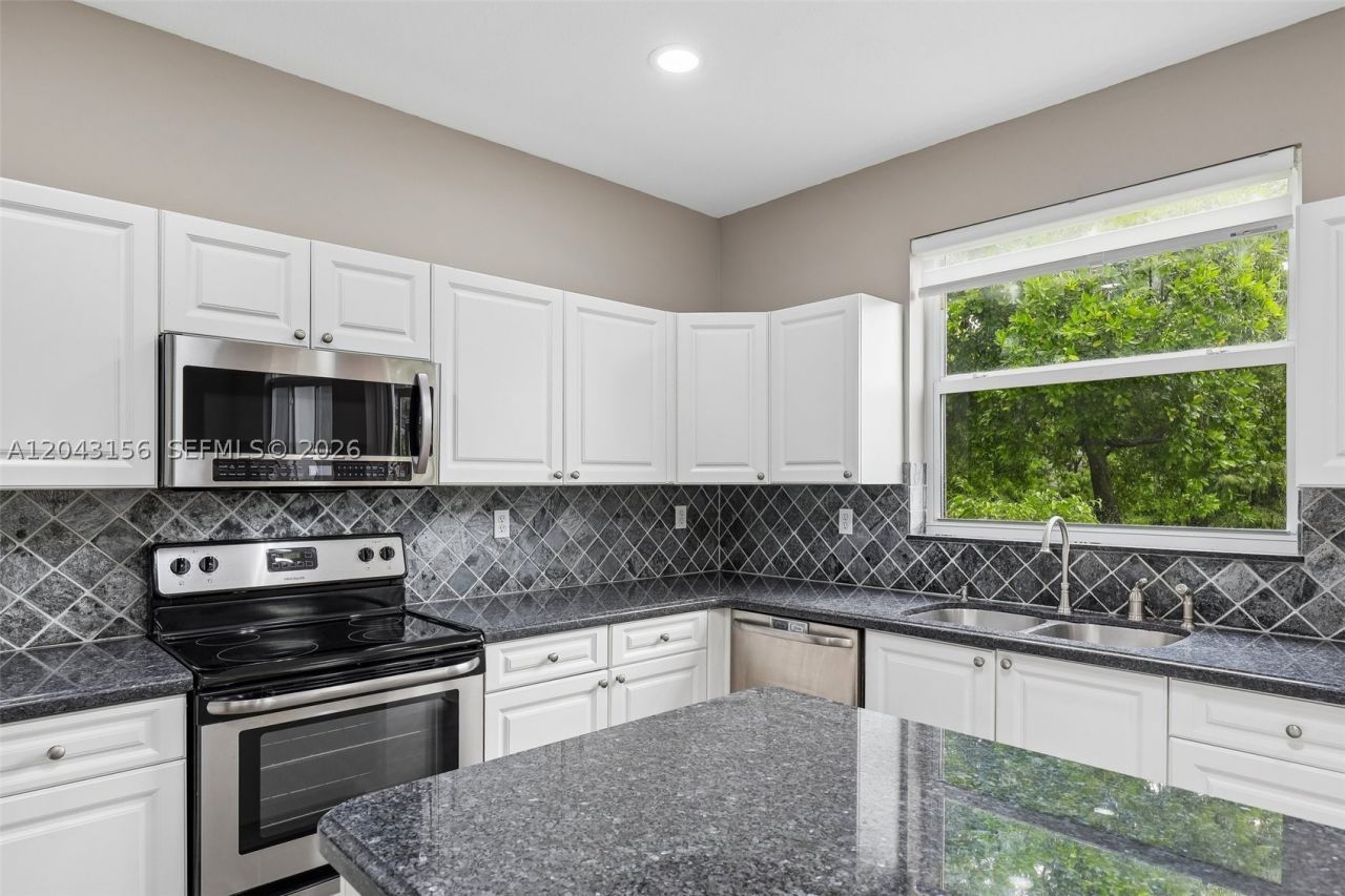 2162 NW 77th , Pembroke Pines, FL 33024 Photo