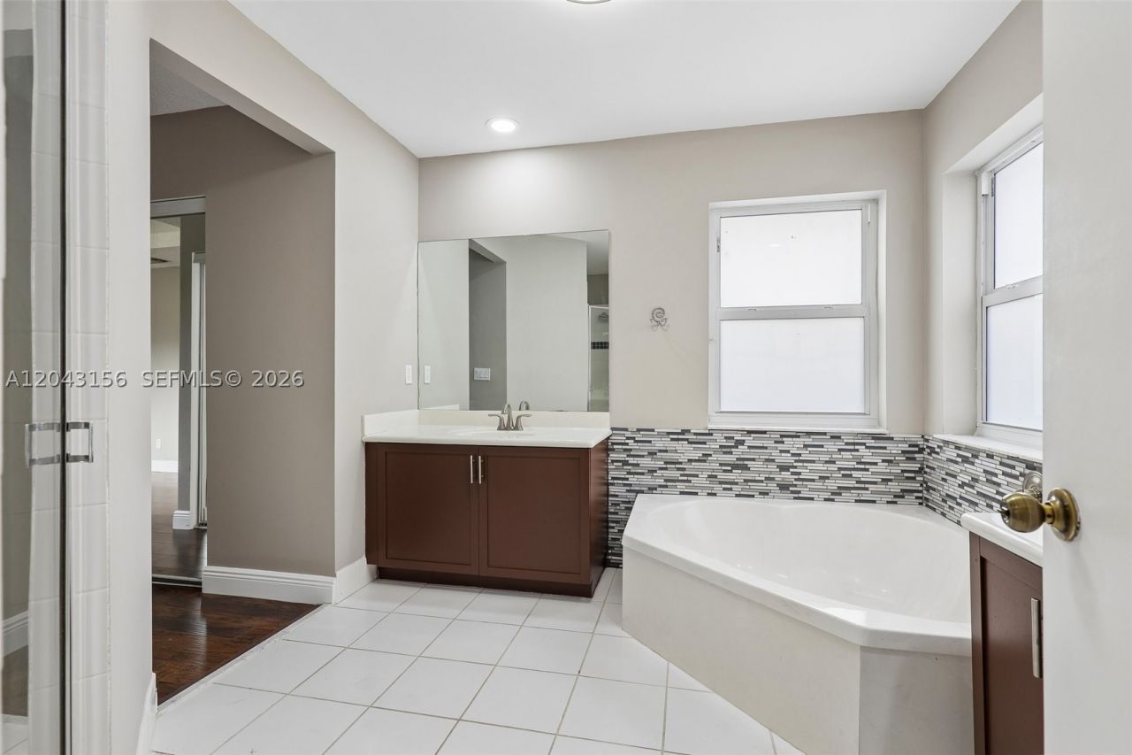 2162 NW 77th , Pembroke Pines, FL 33024 Photo