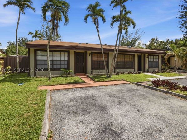 10680 Cherry , Pembroke Pines, FL 33026