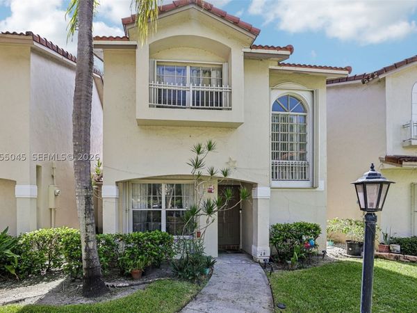 115 NW 108th , Pembroke Pines, FL 33026